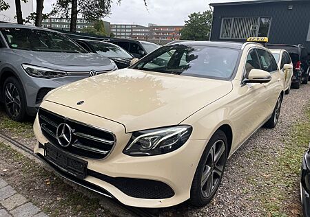 Mercedes-Benz E 200 d Avantgarde PANO 360° CAM Navi Gross PDC
