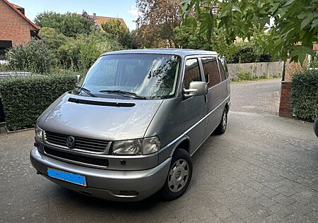 VW T4 Caravelle Volkswagen 2,5-l-Otto syncro Standard