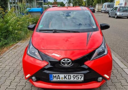 Toyota Aygo (X) Aygo (X) 1,0-l-VVT-i x x, 1. Hand
