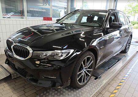 BMW 320e Sport Line*AHK*M-Lenkrad*Kamera*ShZ*LED