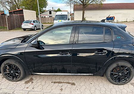 Peugeot e-208 136 GT