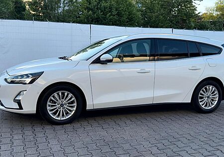 Ford Focus 2,0 Navi,LED,Kamera,Auto,Keyless,PTS,B&Q