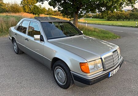 Mercedes-Benz E 230 w124 Oldtimer