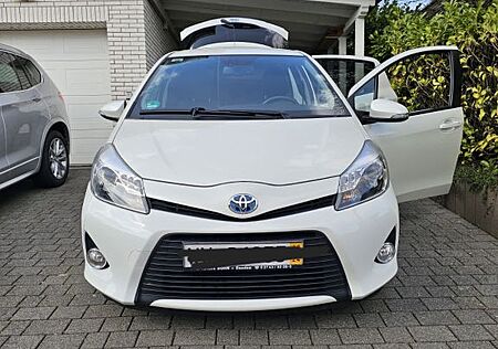 Toyota Yaris 1,33-l-Dual-VVT-i Multidrive S Edition...