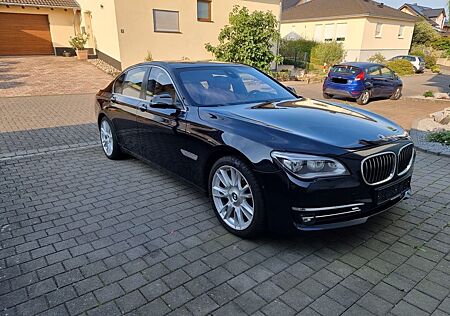 BMW 750i xDrive *PRIVATVERKAUF*TOP ZUSTAND*