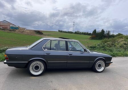 BMW 525