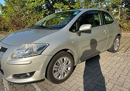 Toyota Auris 1.6-l-Dual-VVT-i TÜV