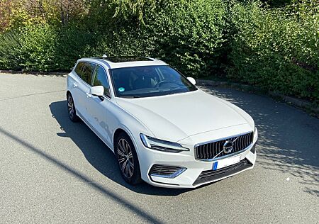 Volvo V60 T8 B&W Vmax Pano 0,5% AHK WR Garantie