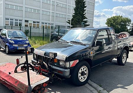 Nissan PickUp 4x4 Schneepflug