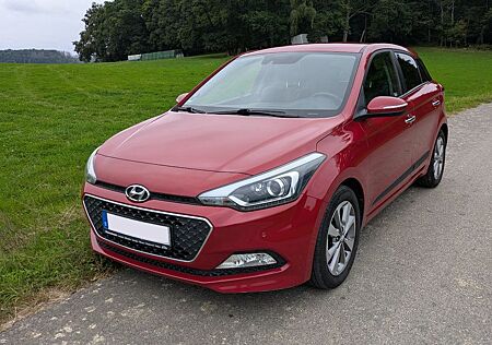 Hyundai i20 1.4 CRDi Style, 8x bereift, Leder, Navi, ...