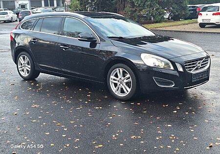 Volvo V60 D5 AWD 205 PS - 2.4 Voll - Automatik