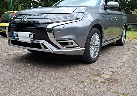 Mitsubishi Outlander 2.4 MIVEC PLUG-IN HYBRID 4WD Top Top