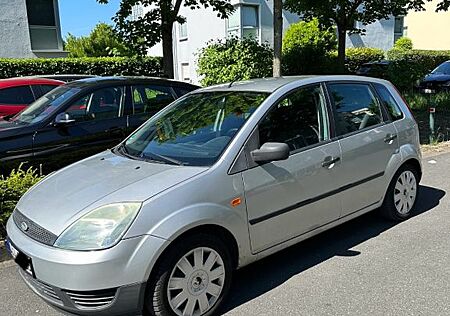 Ford Fiesta 1.3 44 kW - Öl&Filter 03.25 Benzin | Top!