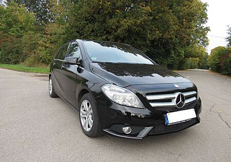 Mercedes-Benz B 180 *Pano*Leder*Multif*Alu*Euro6*TüvNeu