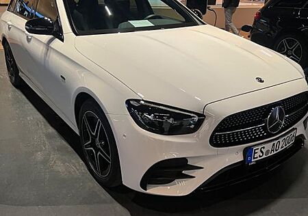 Mercedes-Benz E 300 de AMG Line T-Autom. - Facelift