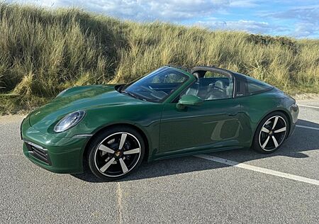 Porsche 992 Targa 4 in PTS British R green NP 200 TEUR