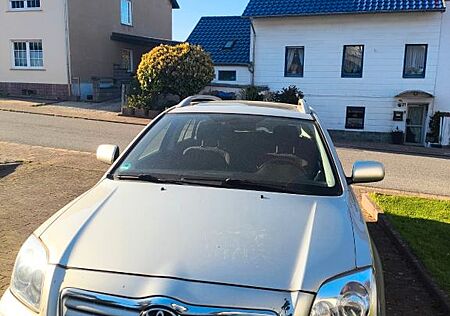 Toyota Avensis Combi Executive 2.0-l-VVT-i Executive