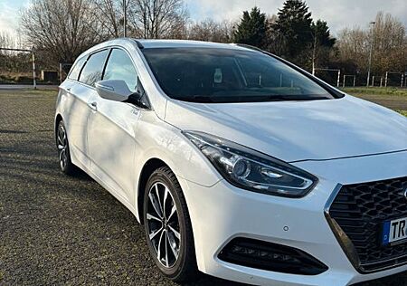 Hyundai i40 blue 1.6 GDI Space(Facelift ) TÜV 03.2027