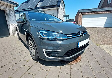 VW Golf Volkswagen E- CCS, dig. Cockpit, Tempomat, ACC