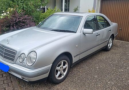 Mercedes-Benz E 240 ELEGANCE (W210)