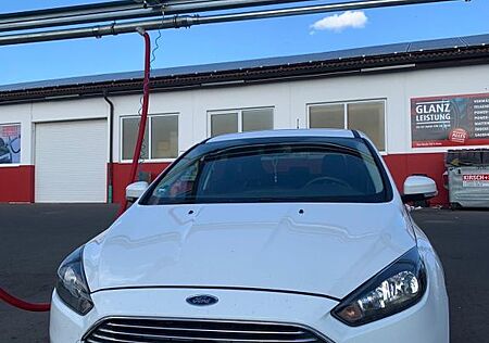 Ford Focus 1.5TDCi 88kW PowerShift DPF Titanium T...