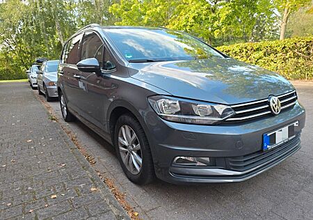 VW Touran Volkswagen 1. HAND / / 1.6 TDI / Scheckheft