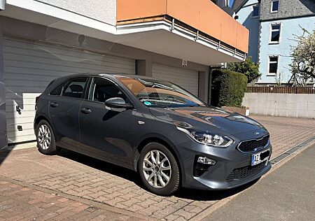Kia Cee'd Ceed III 1.6 CRDi Vision 8-fach bereift