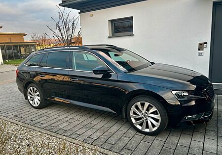 Skoda Superb 1.8 TSI DSG Style Combi Style