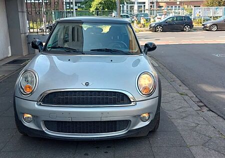 Mini Cooper 1.6 - gepflegter City-Flitzer