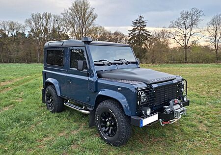 Land Rover Defender 90 mit umfangreicher Ausstattung