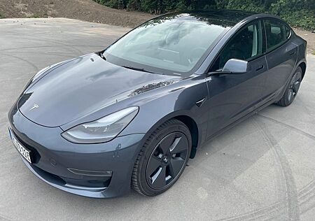 Tesla Model 3 Lang Range - Allradantrieb mit AHK