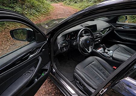 BMW 520d xDrive Touring A Luxury Line Luxury Line