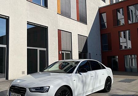 Audi A4 2.0 TFSI S tronic quattro S line S line