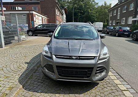 Ford Kuga 2,0 TDCi 4x4 /Automatik/R.Kamera/Panorama