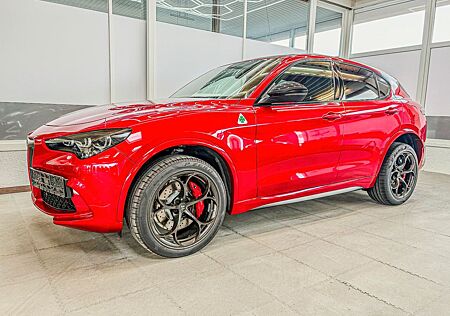 Alfa Romeo Stelvio QUADRIFOGLIO VERDE AKRAPOVIC Technolo...