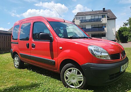 Renault Kangoo Campus mit hydraulischer Rollstuhlrampe