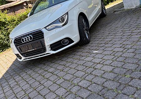 Audi A1 1.4 TFSI Ambition Sport mit Schiebedach