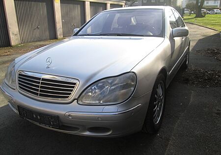 Mercedes-Benz S 320 -W220