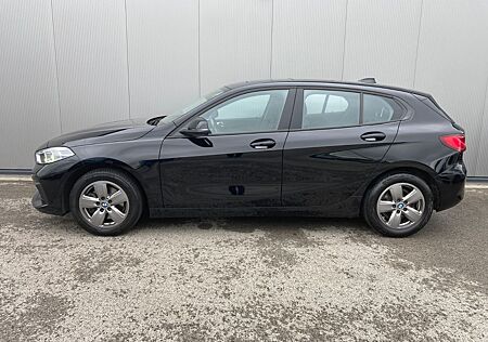 BMW 118i *PDC*Sitzheizung*PDC*Panoramadach*LED