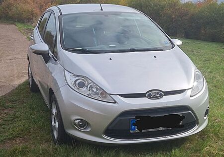 Ford Fiesta 1,25 82PS 1. Hand, PDC, SHZ, Titanium
