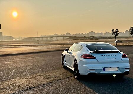 Porsche Panamera Turbo +