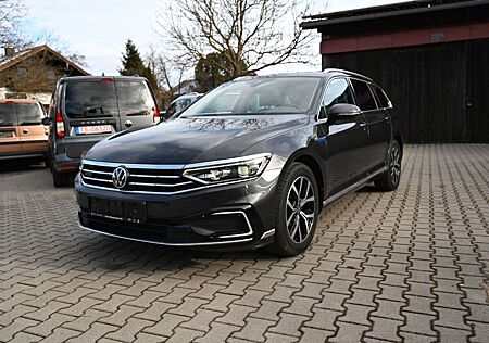 VW Passat Variant Volkswagen GTE/R-Line/Voll/Pano/AHK/Matrix L