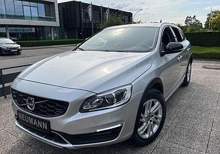Volvo V60 Cross Country Momentum