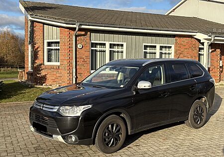 Mitsubishi Outlander 2.2 DI-D / 4WD/AHK/ Wi-Reifen
