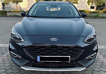Ford Focus 2,0 Active Turnier,1.Hand*AHK*Pano*Kam*LED
