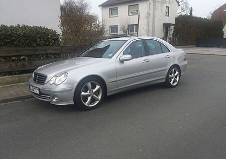 Mercedes-Benz C 320 AVANTGARDE LPG , Kamera AppleCarPlay