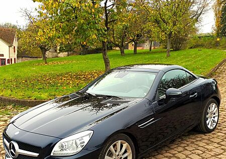 Mercedes-Benz SLK 350 Dunkelblauer BlueEFFICIENCY Automatik