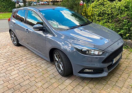 Ford Focus 2,0 EcoBoost ST Leder-Sport-Paket ST