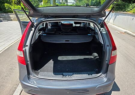 Hyundai i30 CW 1.6 CRDi 66 kW Klima TÜV