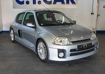 Renault Clio II 3.0 V6 Sport